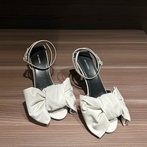 Balecianga Bow Leather Ankle Strap Sandal - Picture 1 of 8